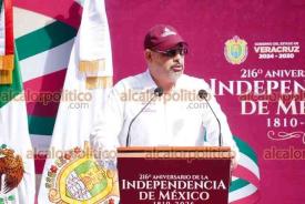 Xalapa, Ver., 23 de septiembre de 2026.- Sergio Antonio López Montecino, colaboradores y personal de la CONAGUA en Veracruz rindieron guardia de honor al Padre de la Patria Miguel Hidalgo.
