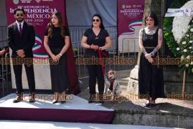 Xalapa, Ver., 29 de septiembre de 2026.- Pamela Ortega, colaboradores y personal del CEJUM rindieron guardia de honor a Miguel Hidalgo en el marco del 216 aniversario del Inicio de la Independencia.
