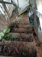 Xalapa, Ver., 29 de septiembre de 2026.- Deslizamiento de tierra cayó sobre una vivienda ubicada en calle Liquidambar #12, colonia Cerro Colorado; vecinos ya reportaron ante Protección Civil y no han acudido.
