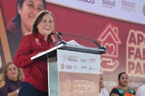 Coatzacoalcos, Ver., 1° de octubre de 2026.- La Gobernadora continúa repartiendo dinero como “apoyos a la palabra”. En este municipio entregó 14 millones de pesos, además de 400 refrigeradores, 400 lavadoras y hasta 200 catres.
