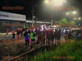 Xalapa, Ver., 3 de octubre del 2026.- Esta noche decenas de aficionados al deporte se reunieron en agencia Nissan, sobre la Avenida Xalapa, para recorrer un circuito hacia la Escuela Artículo Tercero y luego retornar al punto de inicio en el marco del evento independiente “Social Run 4k”. Algunos participantes se disfrazaron.
