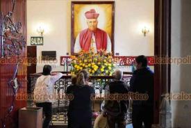 Xalapa, Ver., 16 de octubre de 2026.- Por el XX aniversario de la canonización de Rafael Guízar y Valencia, la Catedral Metropolitana ha comenzado a recibir a peregrinos y devotos provenientes de diversos puntos de la entidad.
