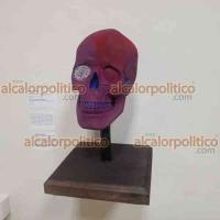 Xalapa, Ver., 22 de octubre del 2026.- La noche de este jueves, en la Galería del Instituto Universitario REALIA, se inauguró la exposición de escultura 