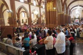 Xalapa, Ver., 24 de octubre de 2026.- El arzobispo Jorge Patrón Wong ofició la misa en la Catedral Metropolitana, este día que se festeja a San Rafael Guízar y Valencia. Se observó a niños ataviados como el Santo.
