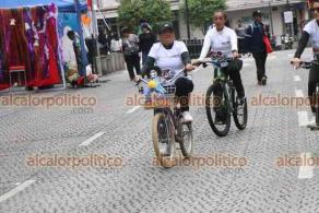 Xalapa, Ver., 25 de octubre de 2026.- El primer cuadro de la ciudad permanece cerrado a la circulación vehicular debido a la realización de la Vía recreativa, que permite a peatones y ciclistas disfrutar de las calles del centro. 