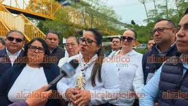 Xalapa, Ver., 26 de octubre de 2026.- Representantes de diversos sindicatos se concentraron afuera de las instalaciones del IPE, en espera de acuerdos que emitiría el Consejo del Instituto durante sesión extraordinaria sobre la aplicación del sueldo regulador en el cálculo de pensiones de trabajadores al servicio del Estado.
