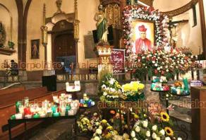 Xalapa, Ver., 28 de octubre de 2026,- Feligreses acudieron a la Catedral para visitar a San Judas Tadeo en su día.
